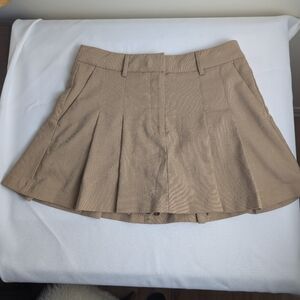 DYNAMITE TAN SKORT SIZE 6